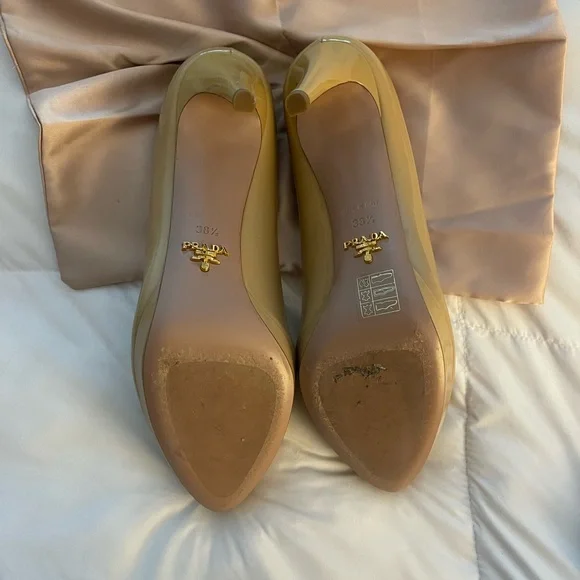 Prada 38.5 patent pumps with slight platform. Hardly worn! - Picture 6 of 8